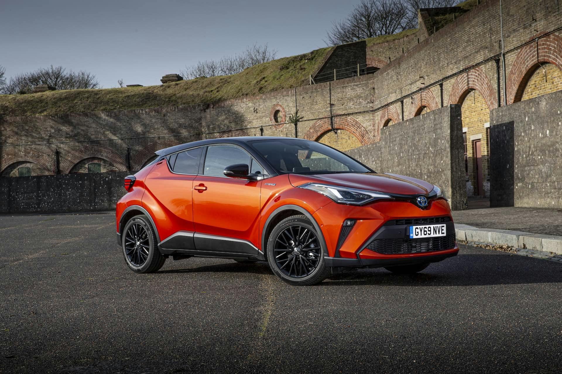Toyota-C-HR - tre quarti frontale