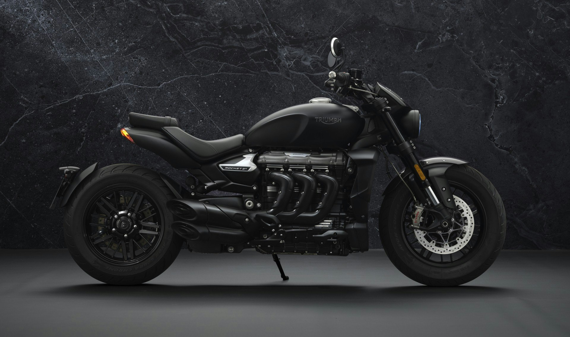Triumph Rocket 3, esagerata in edizione limitata RED Live Triumph Rocket 3, esagerata in edizione limitata RED Live