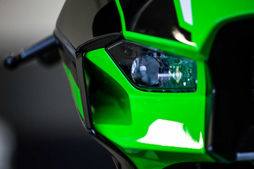 Kawasaki Ninja ZX-10R 2021 faro e aletta aerodinamnica