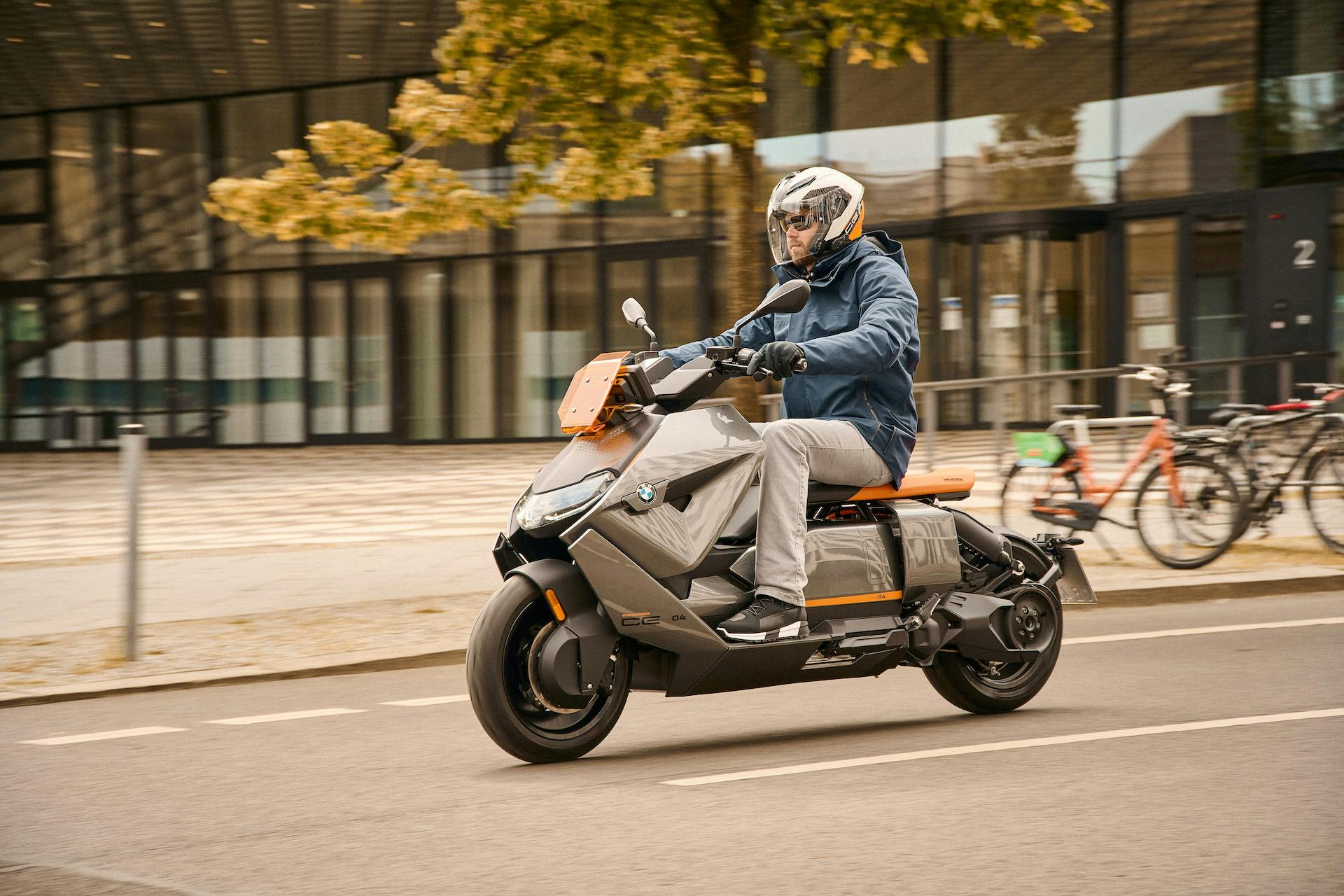 BMW CE 04 scooter elettrici incentivi