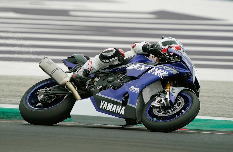 Yamaha R1 GYTR in pista a Misano