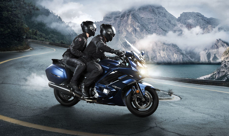 bering e shark moto turismo estate