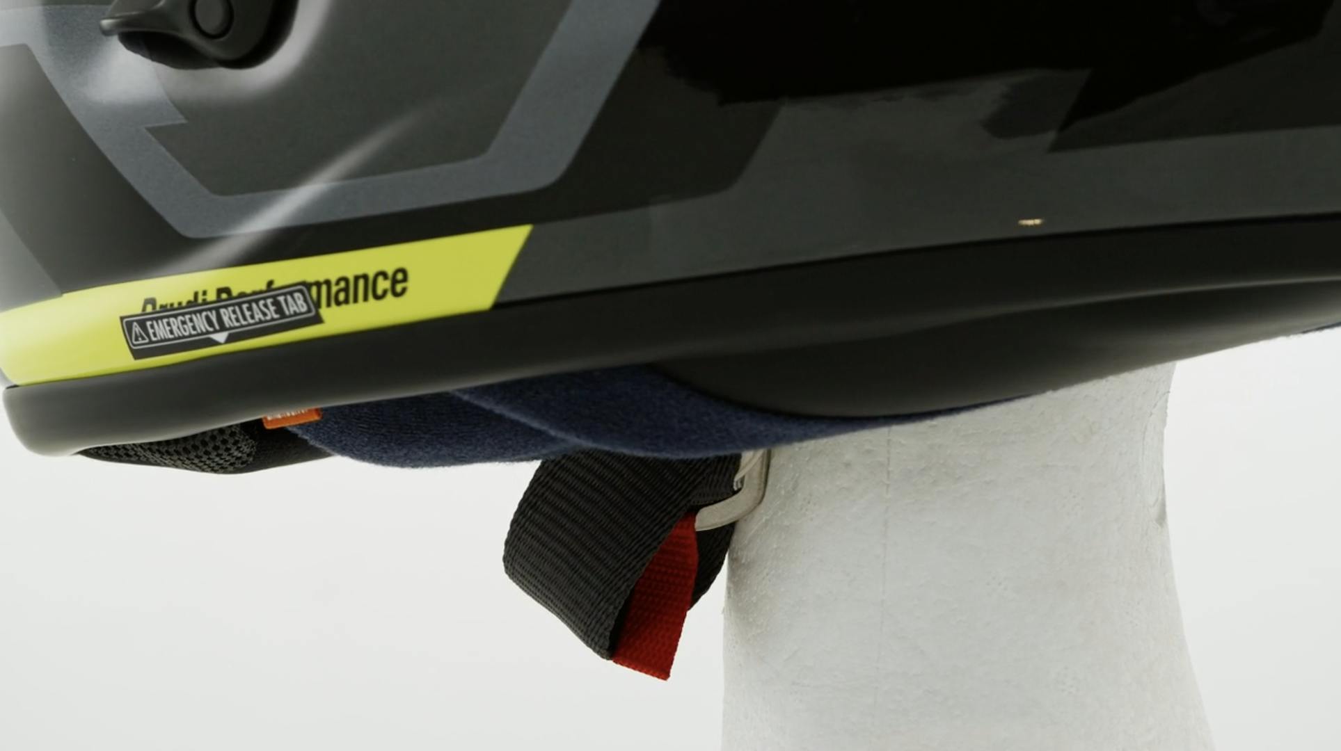 Arai Quantic - Sistema di ritenzione