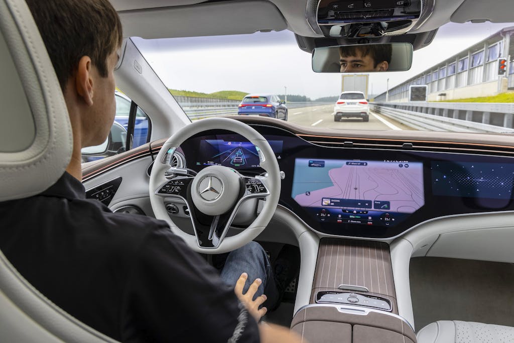 Guida autonoma livello 3: Mercedes e Honda battono Tesla