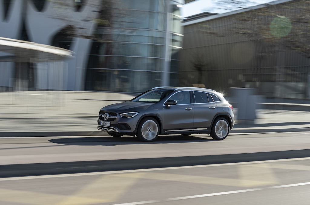 Mercedes GLA dinamica laterale urbana