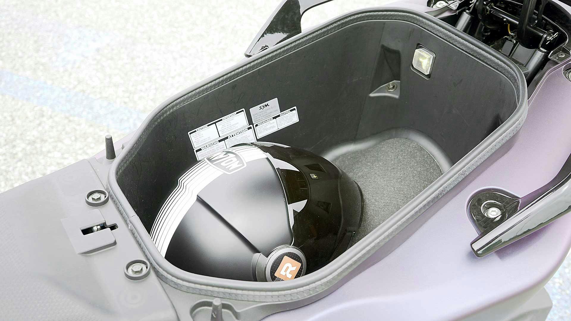 Sym Maxsym TL 508 vano portacasco