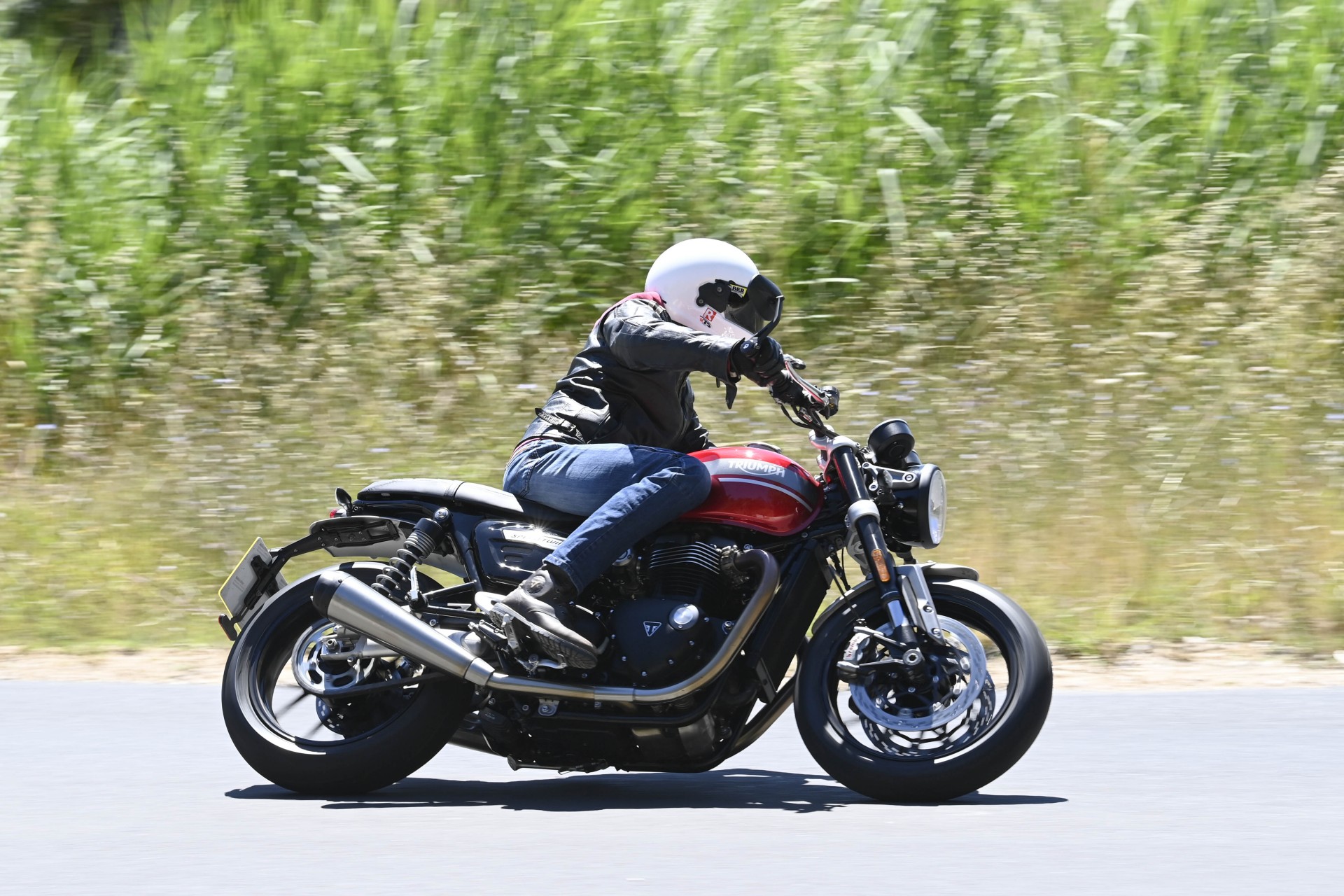 Triumph Speed Twin 2021 foto movimento laterale in curva