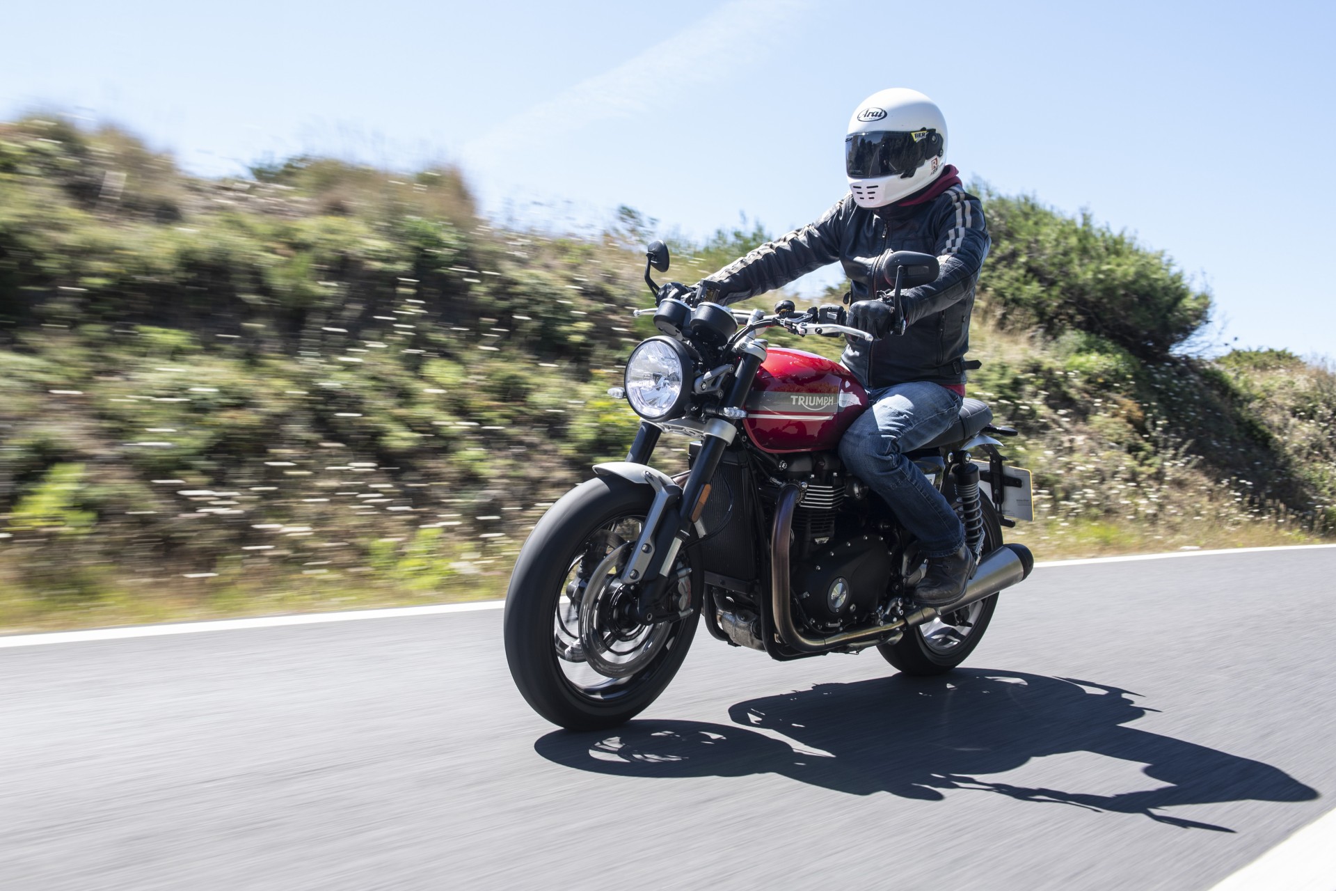 Triumph Speed Twin 2021 foto movimento laterale