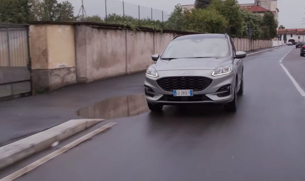 ford kuga grigia