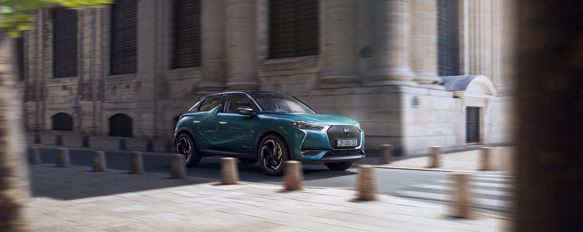 DS3 Crossback E-Tense - dinamica urbana laterale