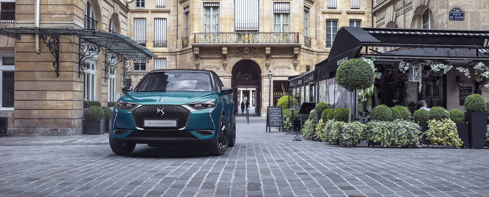 DS3 Crossback E-Tense - statica frontale urbana