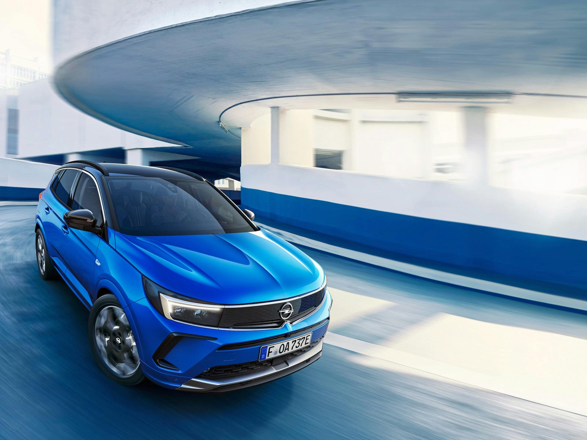 Opel Grandland Hybrid4 (2021) - dinamica in curva