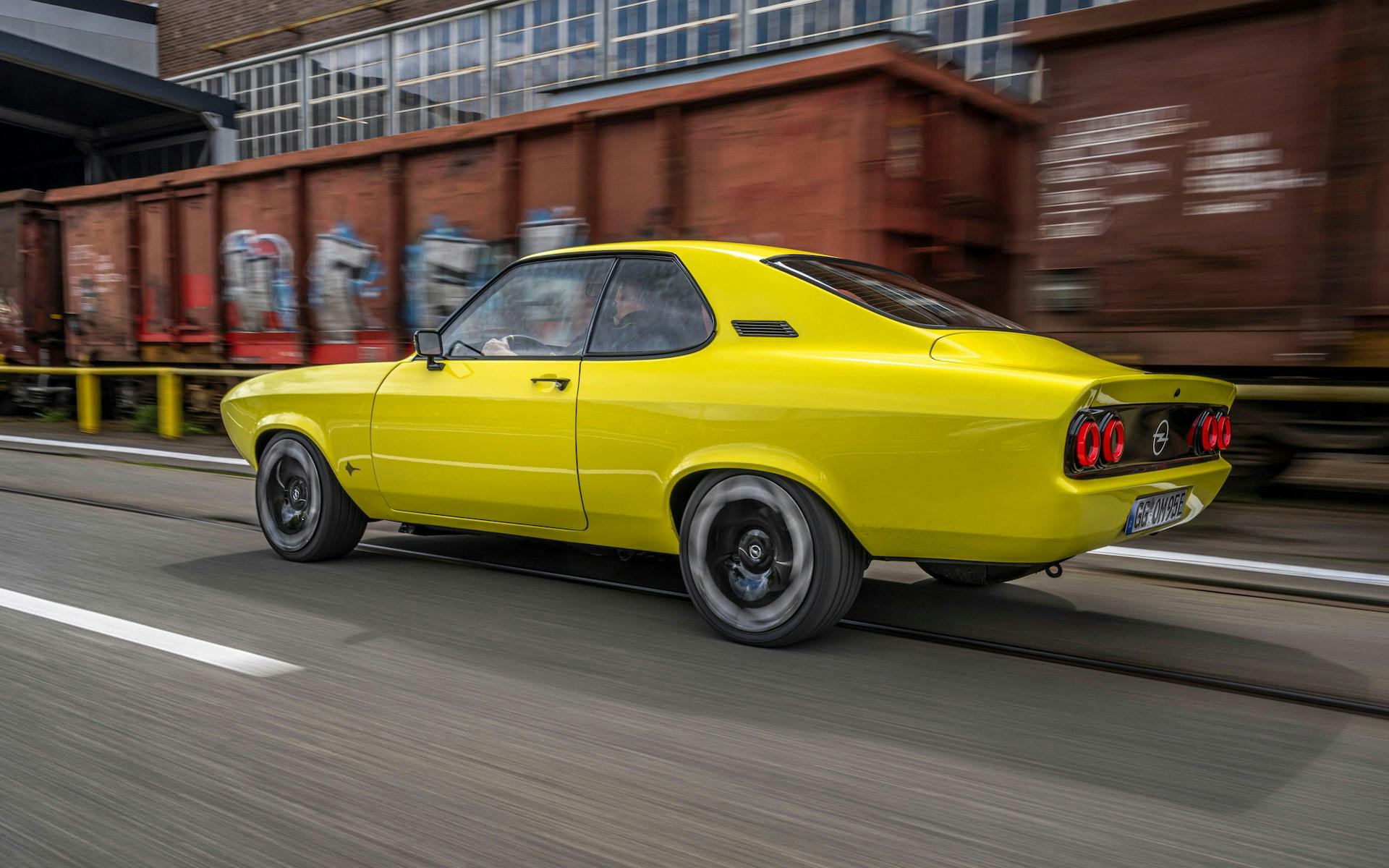 Opel Manta GSe - dinamica tre quarti posteriore