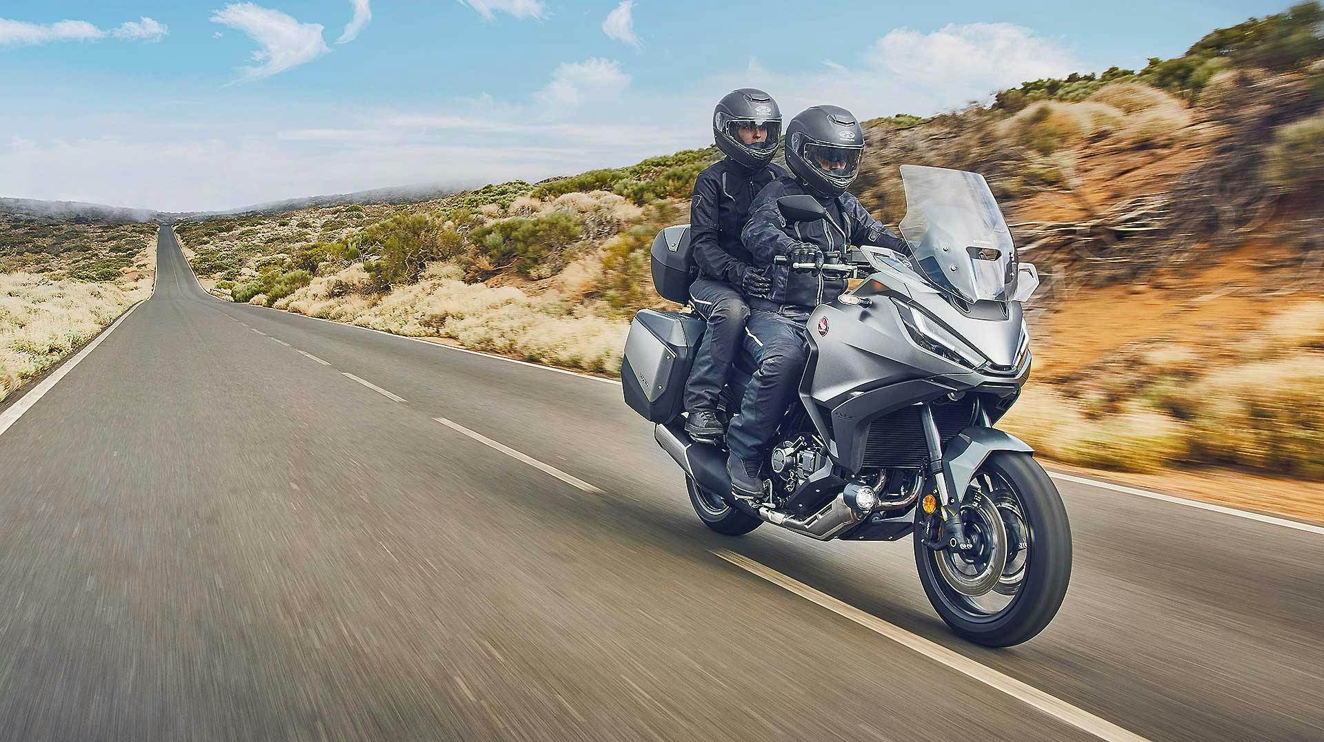 Honda NT1100 2021 moto con passeggero