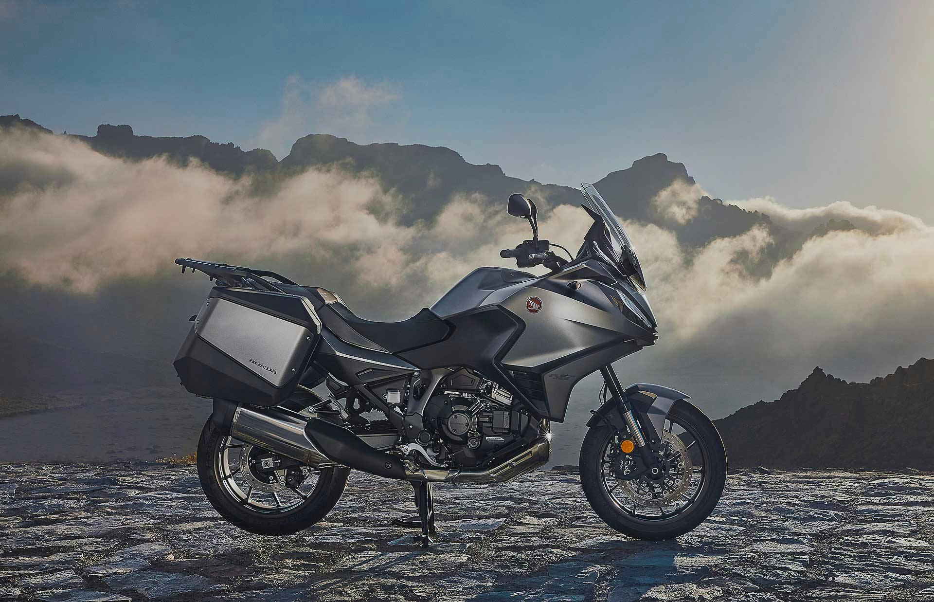 Honda NT1100 2021 Vista laterale con le borse