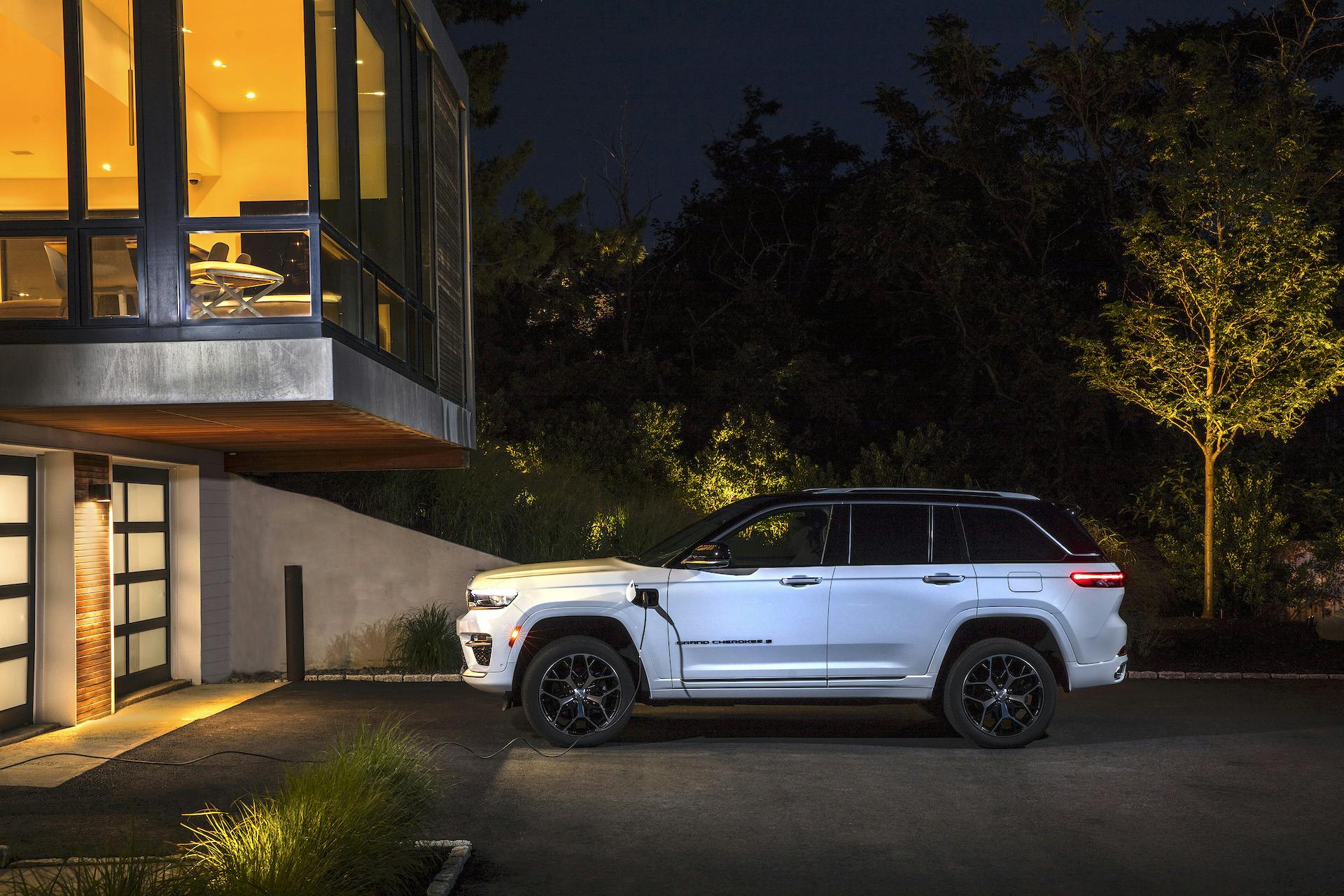 Jeep Grand Cherokee 2022 - ibrida plugin in ricarica domestica
