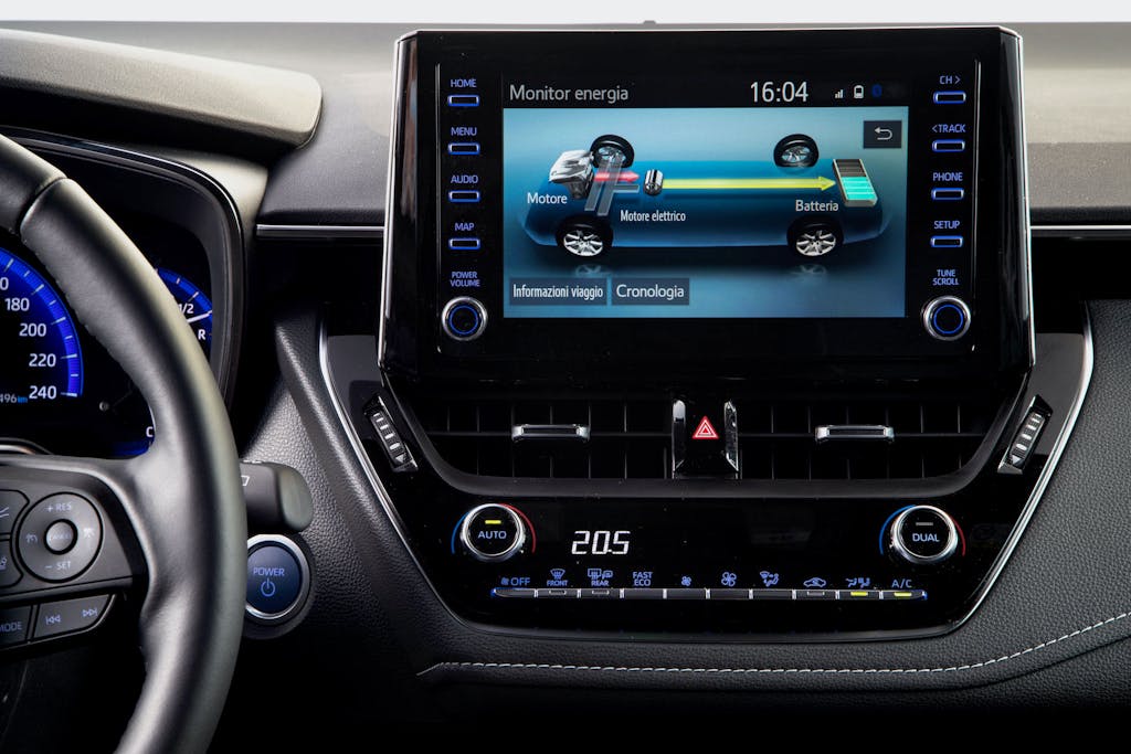 suzuki-swace-hybrid schermo ibrido