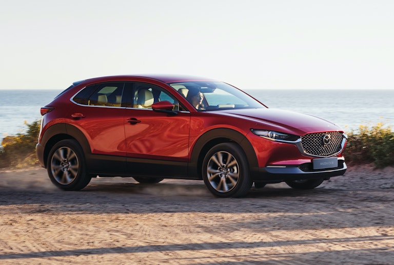 Mazda CX-30 vista tre quarti anteriore