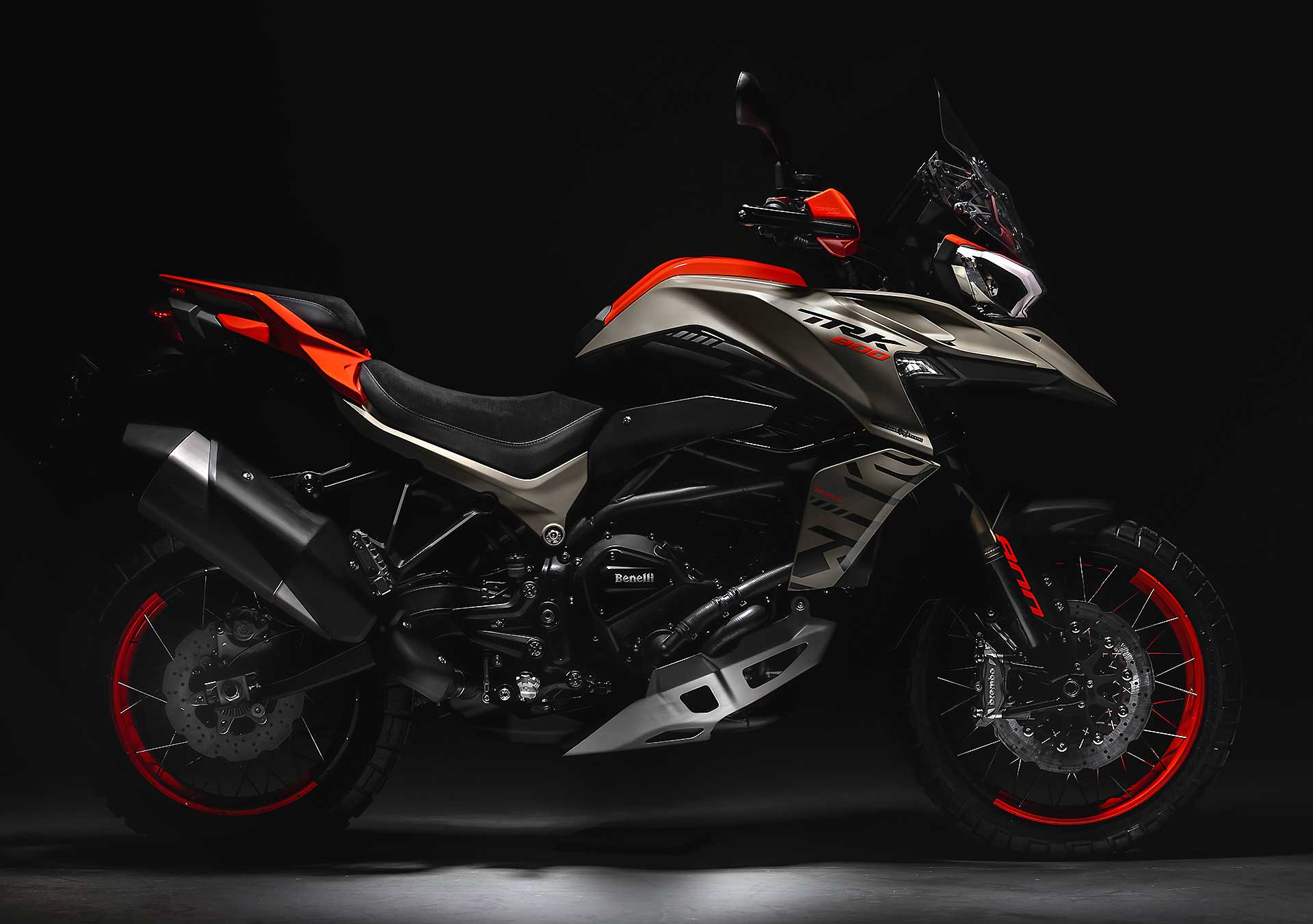 Benelli TRK 800, la crossover RED Live