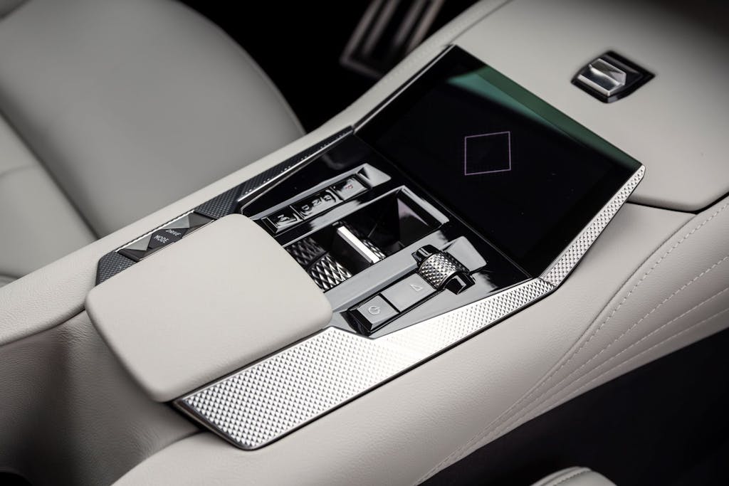 DS4 - interni dettaglio tunnel centrale