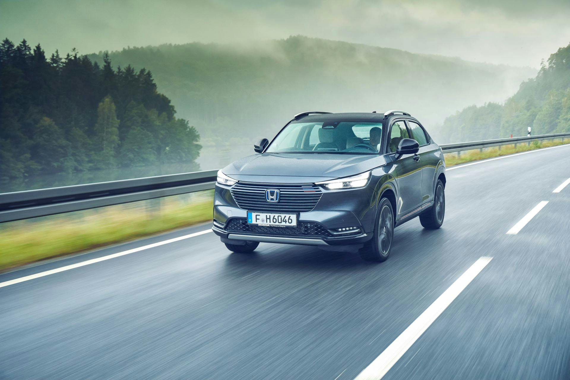 Honda HR-V full hybrid - dinamica tre quarti anteriore