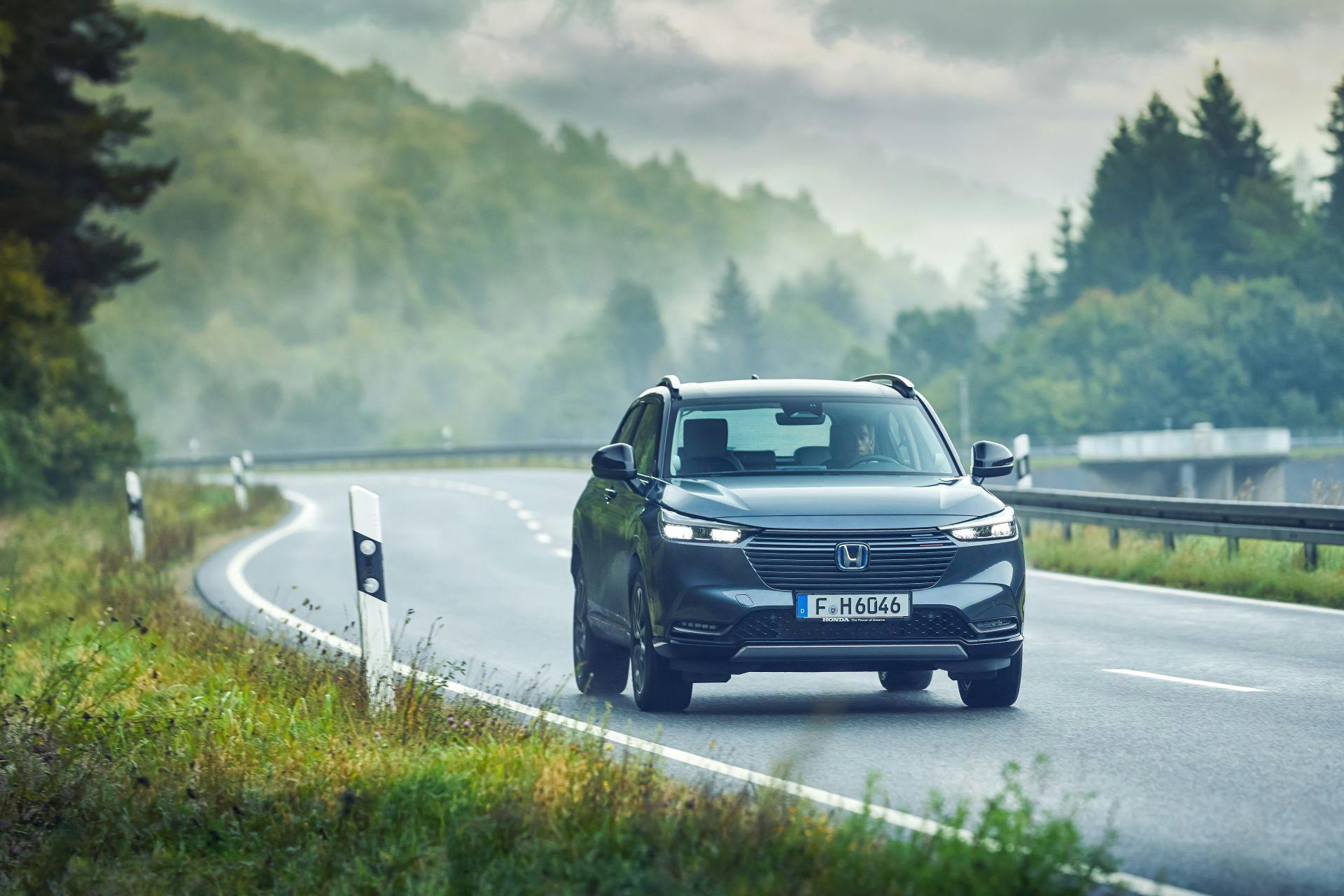 Honda HR-V full hybrid - dinamica tre quarti anteriore