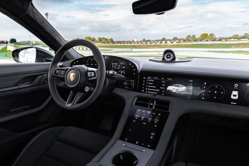 porsche taycan GTS plancia