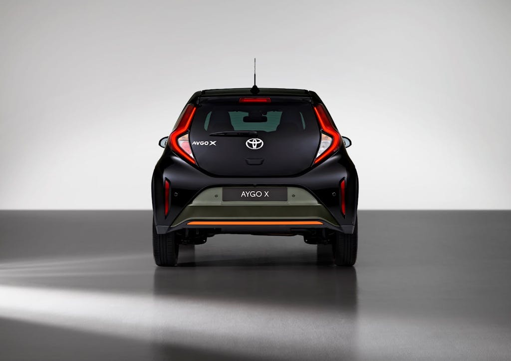 Toyota Aygo X - statica studio posteriore