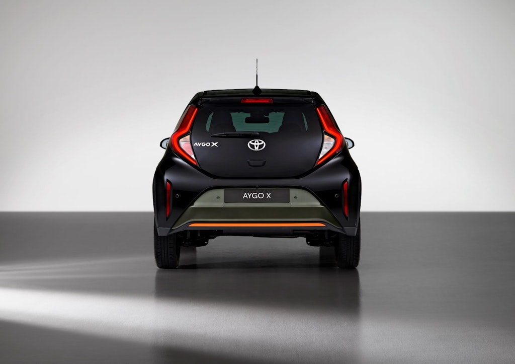 Toyota Aygo X - statica studio posteriore