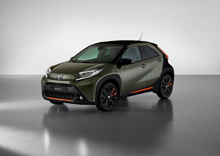 Toyota Aygo X - statica studio tre quarti anteriore
