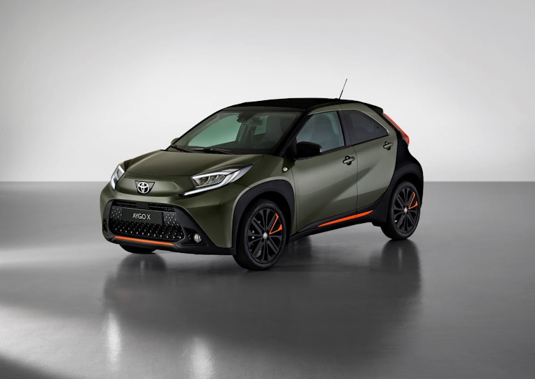 Toyota Aygo X - statica studio tre quarti anteriore