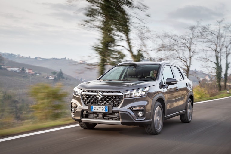 S-CROSS HYBRID 2022 - dinamica tre quarti anteriore