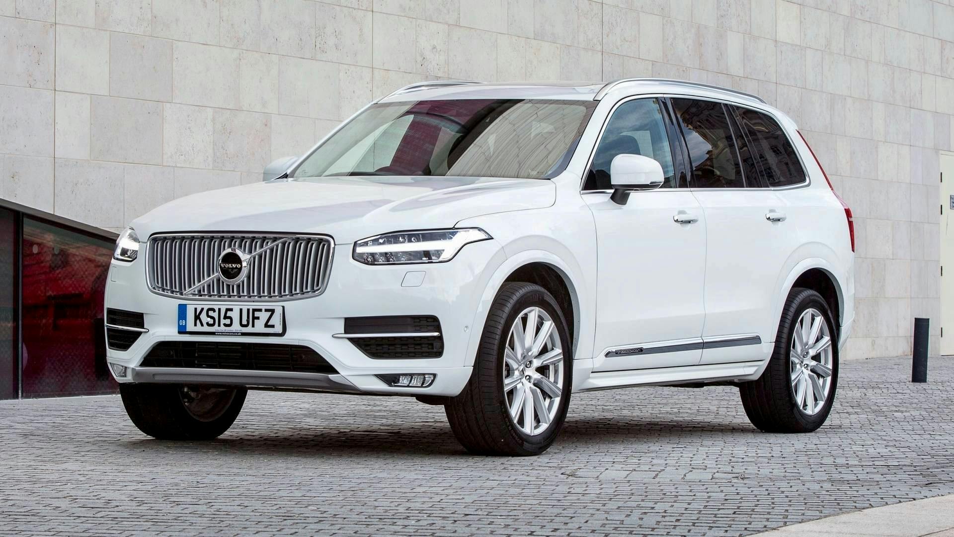 Volvo XC90 - statica tre quarti frontale