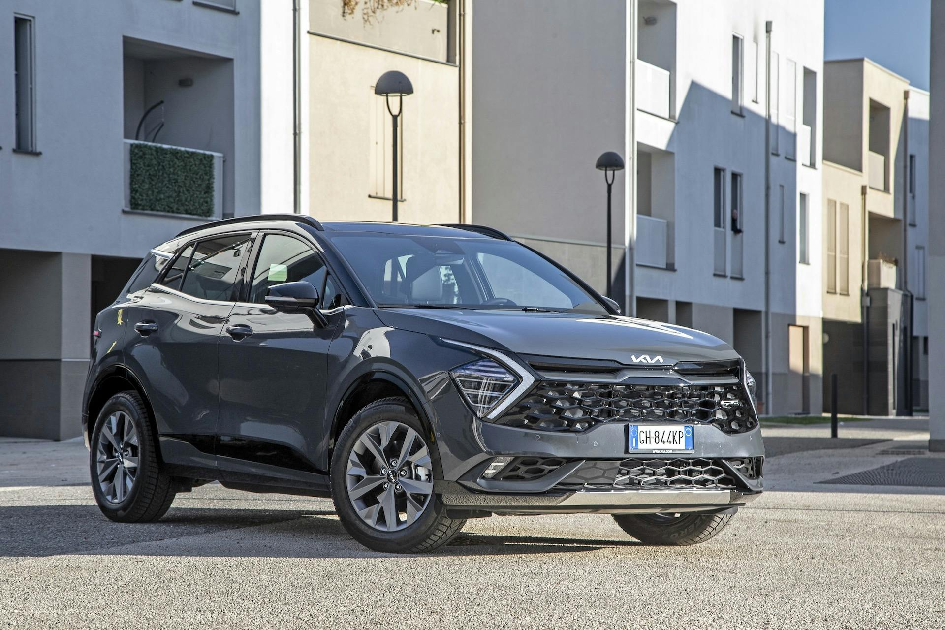 Kia Sportage 2022 - tre quarti statica