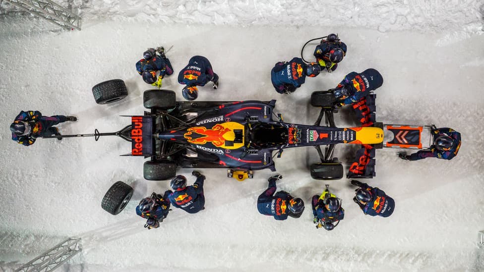Red Bull RB8 - Campionato F1 2012 - in pit stop sul ghiaccio