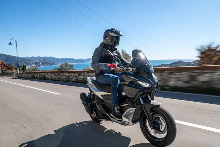 Aprilia SR GT 200