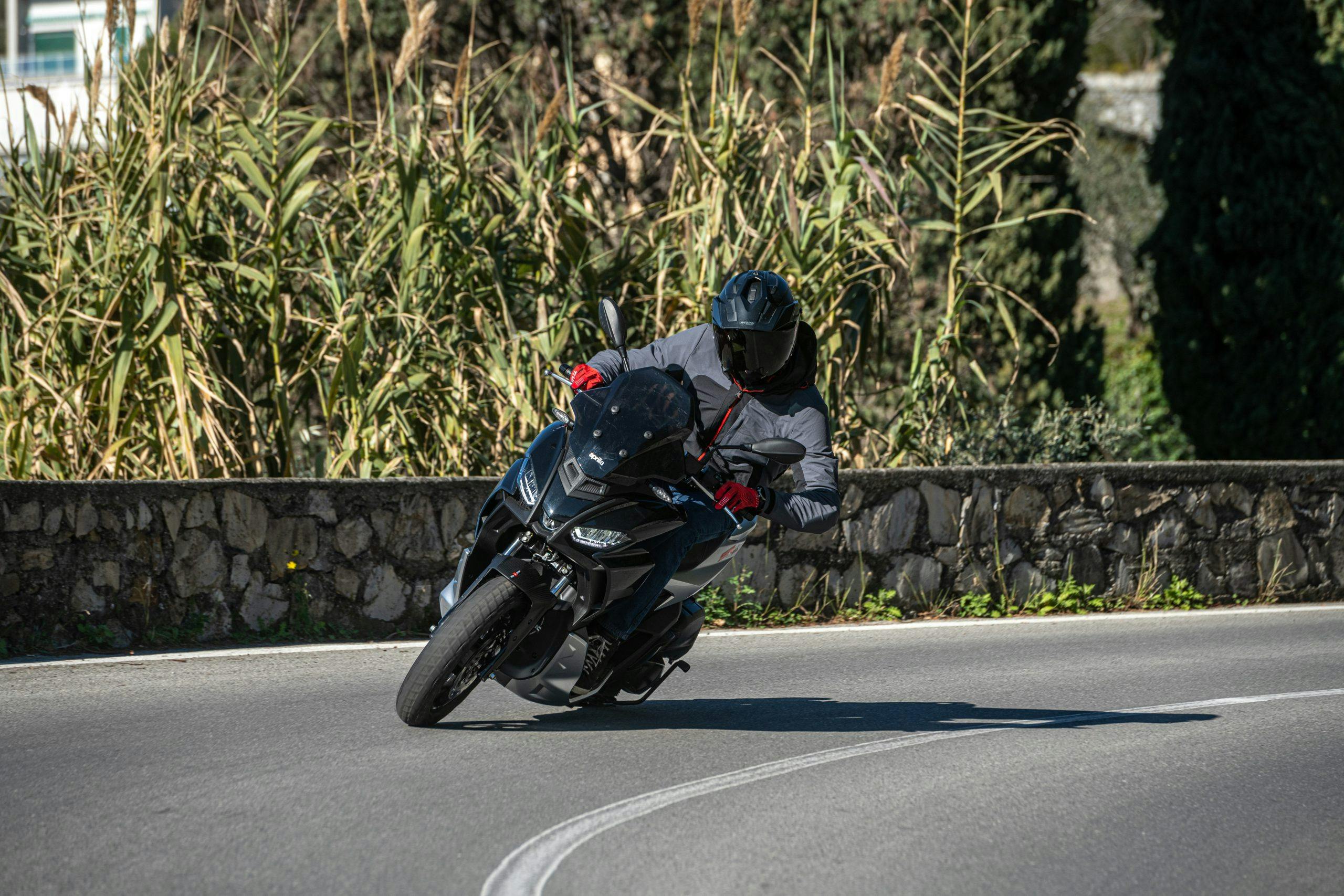 Aprilia SR GT 200