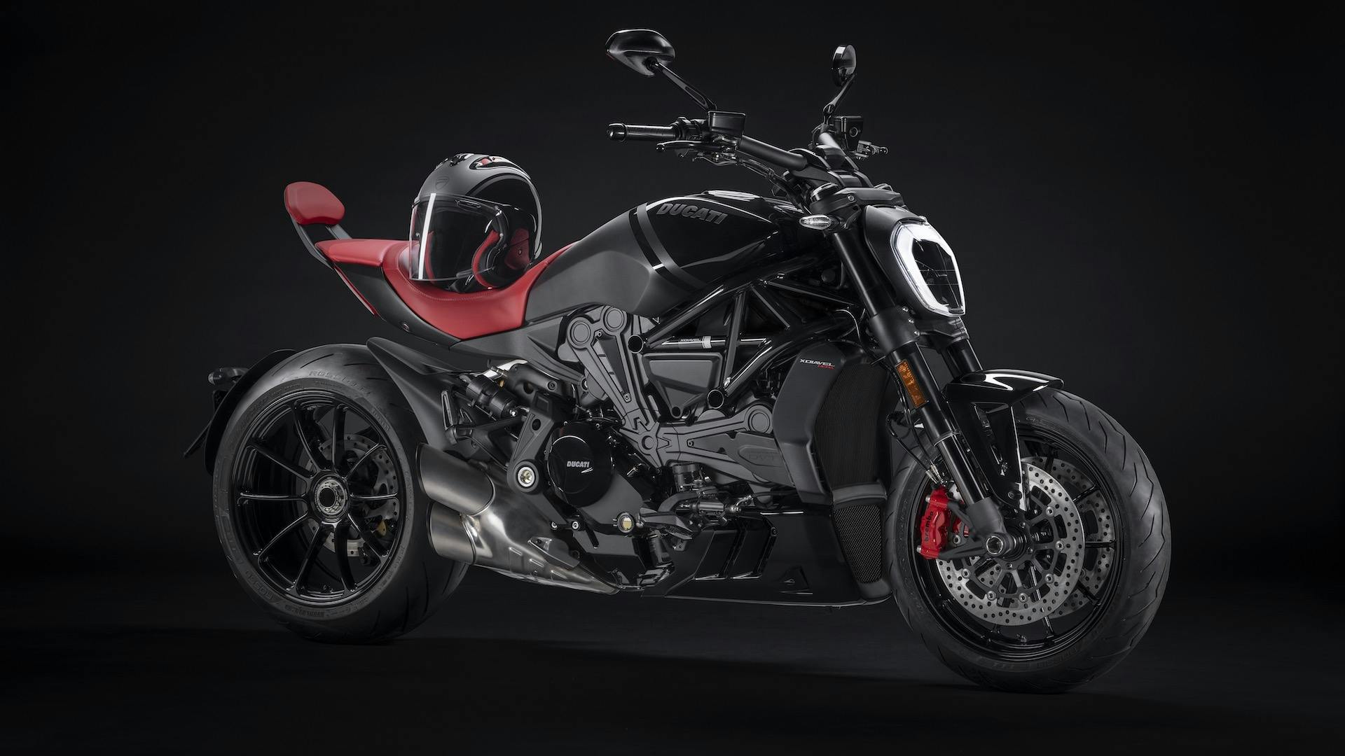 Ducati XDiavel Nera, Frau