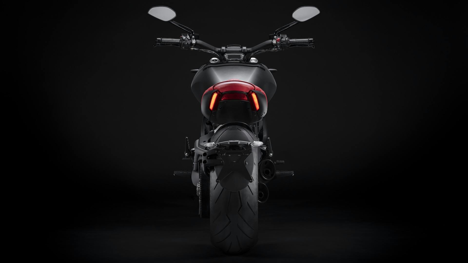 Ducati XDiavel Nera, Frau
