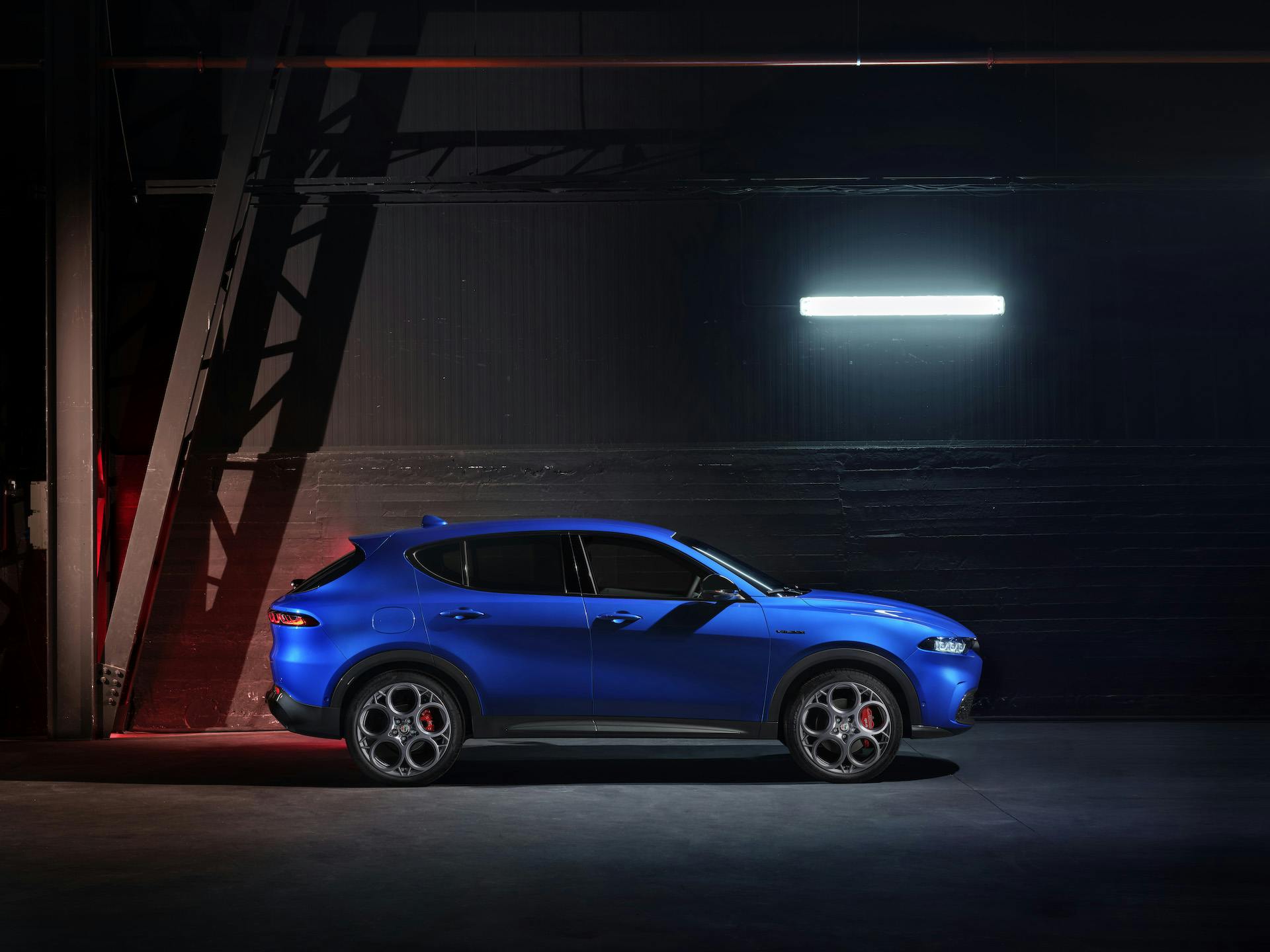 alfa romeo tonale vista laterale