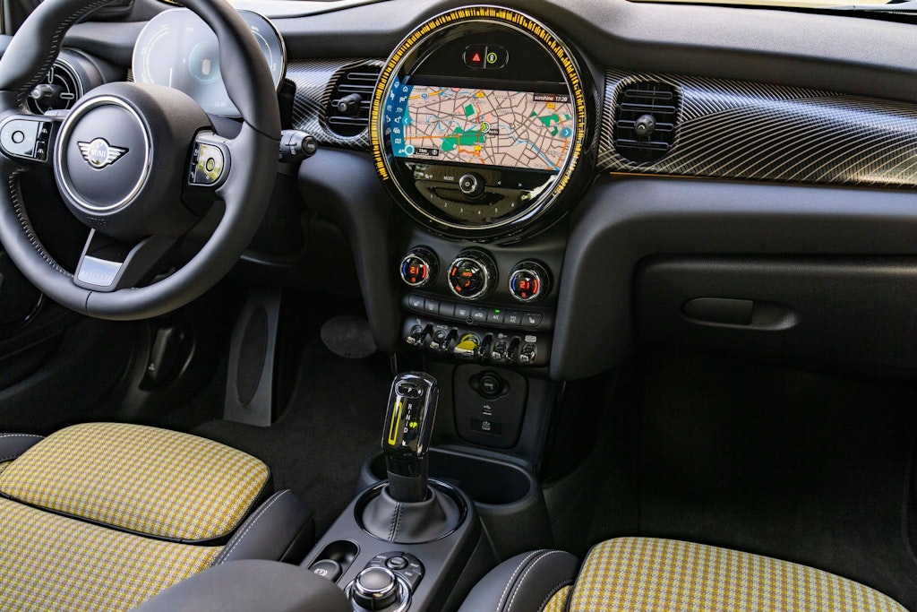 Mini Cooper SE Resolute Edition - dettaglio plancia interna