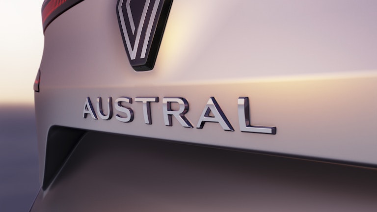 Renault Austral - dettaglio logo posteriore