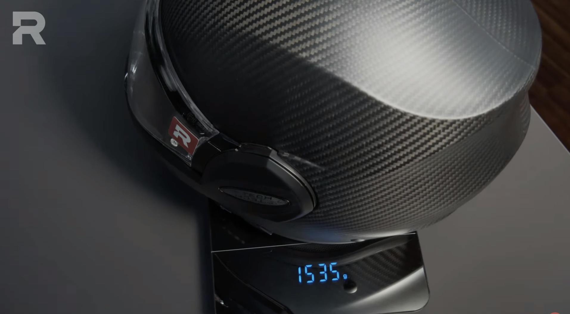 Scorpion EXO Tech Carbon - sotto la lente - come è fatto e come va il casco  modulare in carbonio 