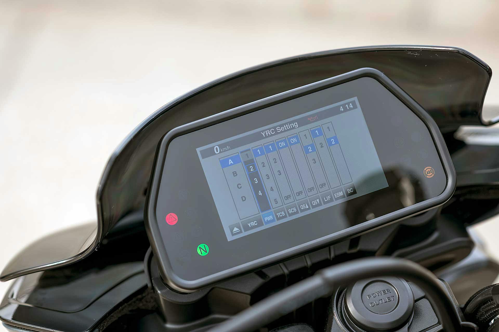 Yamaha MT-10 2022 cruscotto TFT