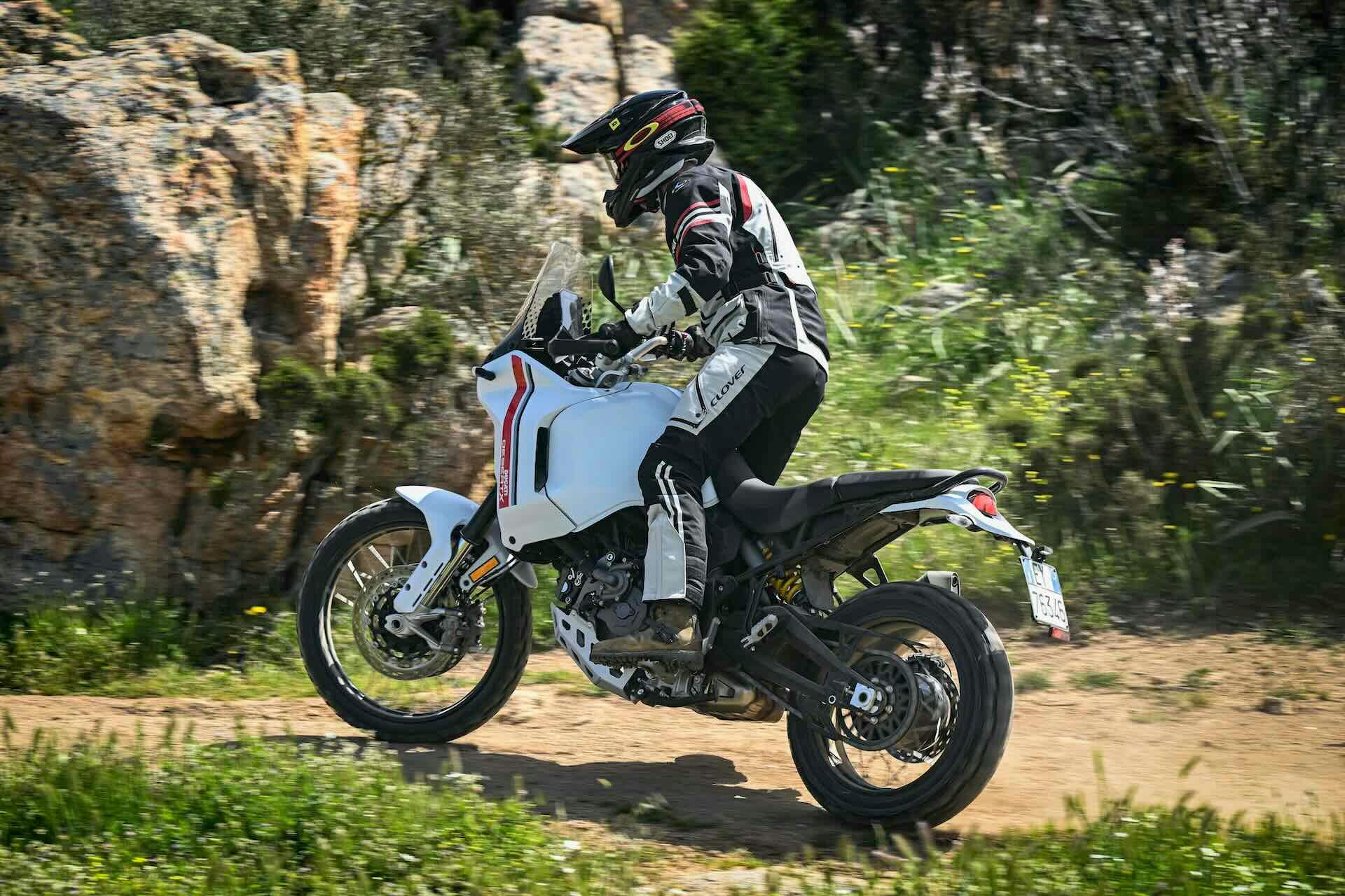 Ducati DesertX in fuoristrada