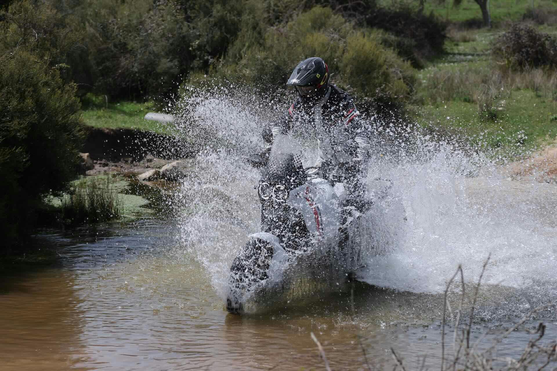 Ducati DesertX Giado