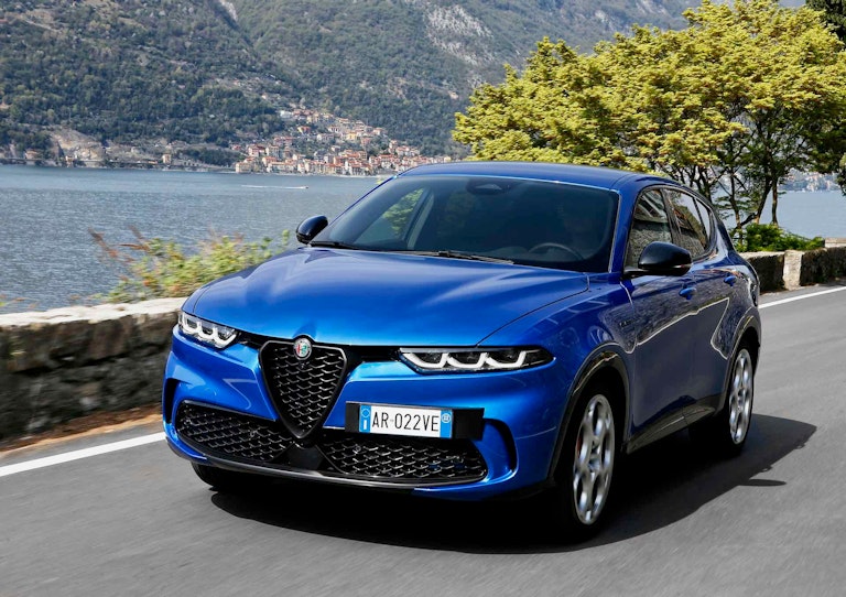 Alfa Romeo Tonale blu - dinamica