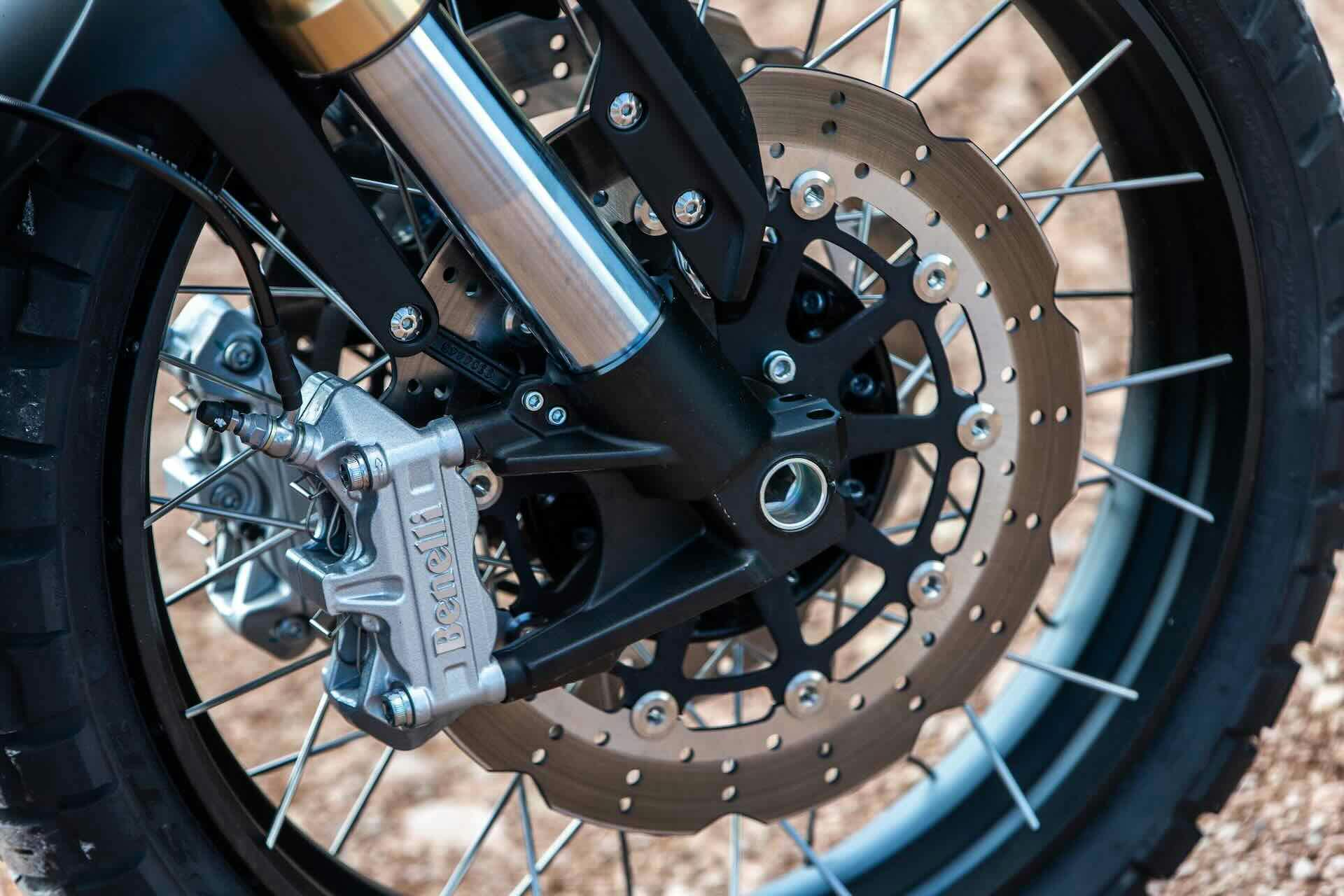Benelli Leoncino 800 Trail freno a disco anteriore
