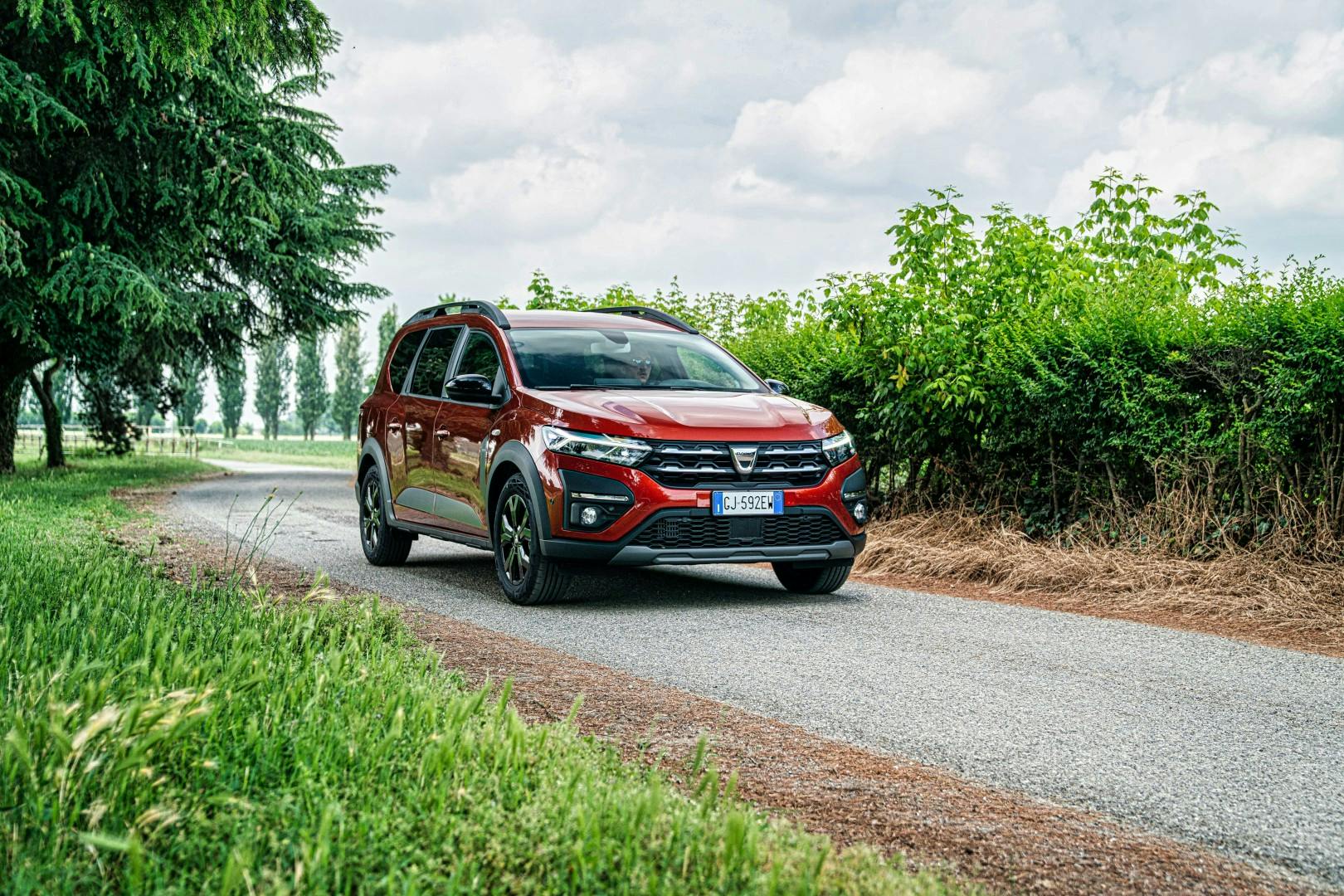 Dacia Jogger: prezzo, interni, motore, consumi, prova su strada 