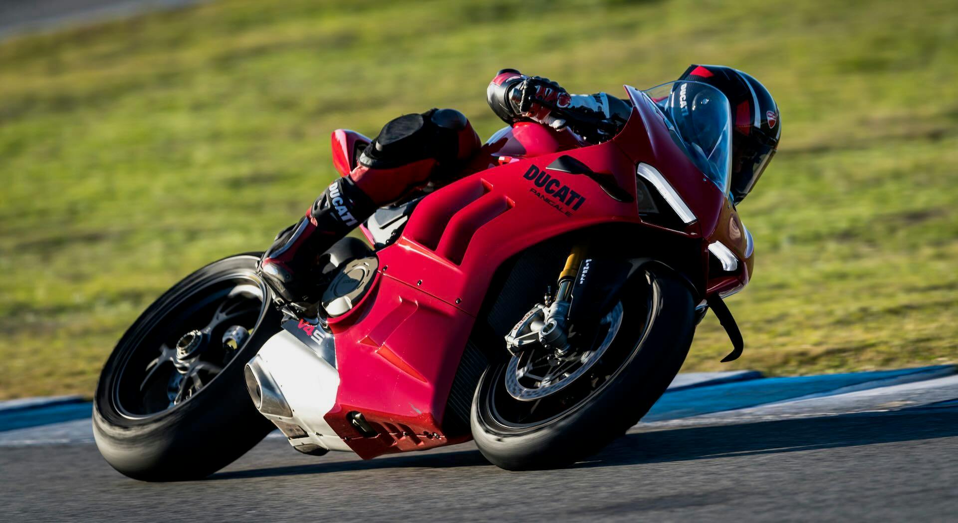 Ducati Panigale V4 2023, pista